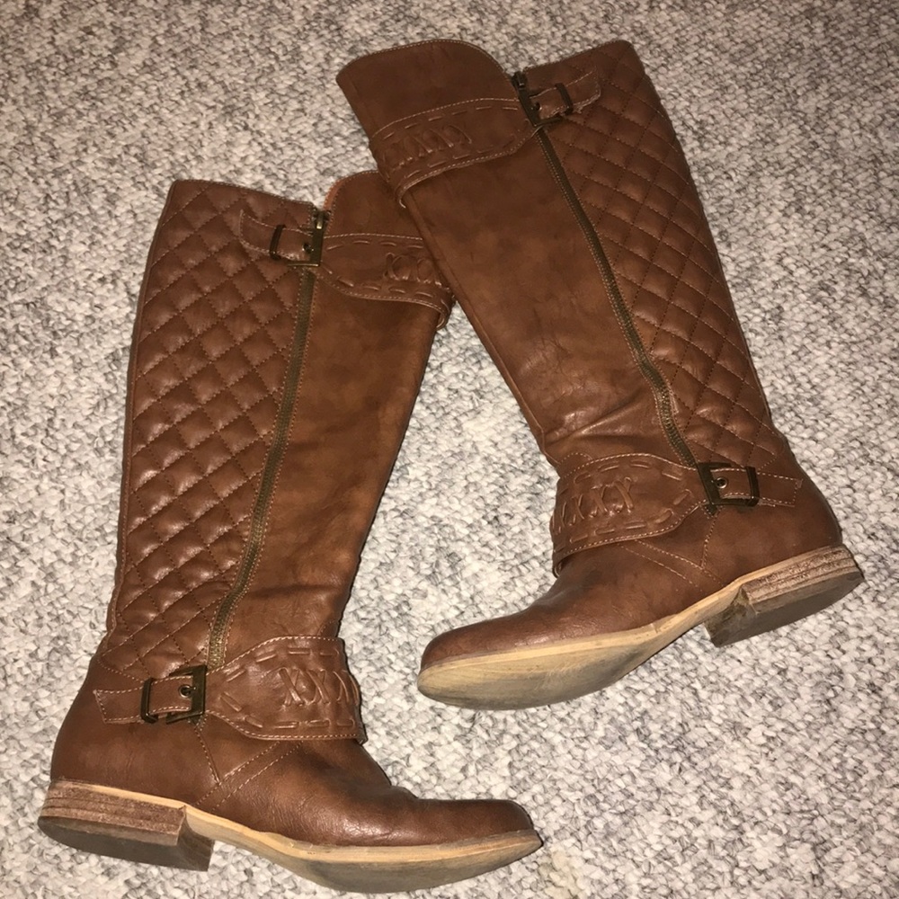 Knee boots